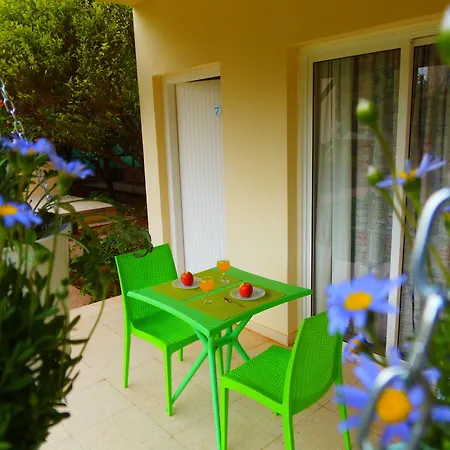 Light & Blue Gardens * بروتاراس